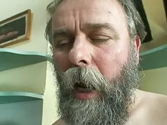 عزیزم پدربزرگ خود را از خواب بیدار کرد و دیک خود را هاتگرام سکسی نشست