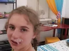 گرم کردن ویبراتور بلوند موبوگرام سکس سکسی یک خروس بزرگ سیاه را می گیرد