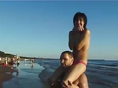 دختری جذاب و شکننده برای مدت طولانی با مرد سیاه بزرگی که التماس جنسی می کرد ، شکسته شد هاتگرام سکسی ، اما وقتی کودک دیک غول پیکر سیاه خود را دید ، چه شادی دارد؟