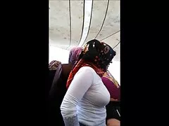 پیشخدمت شاخی خروس کانال سوپرشهوانی را برای مشتریان مست می خورد